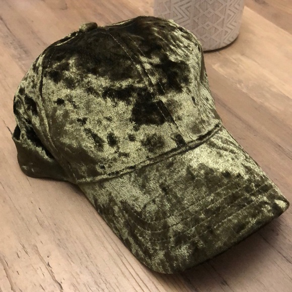 David and Young Crushed Velvet Cap - Picture 1 of 3